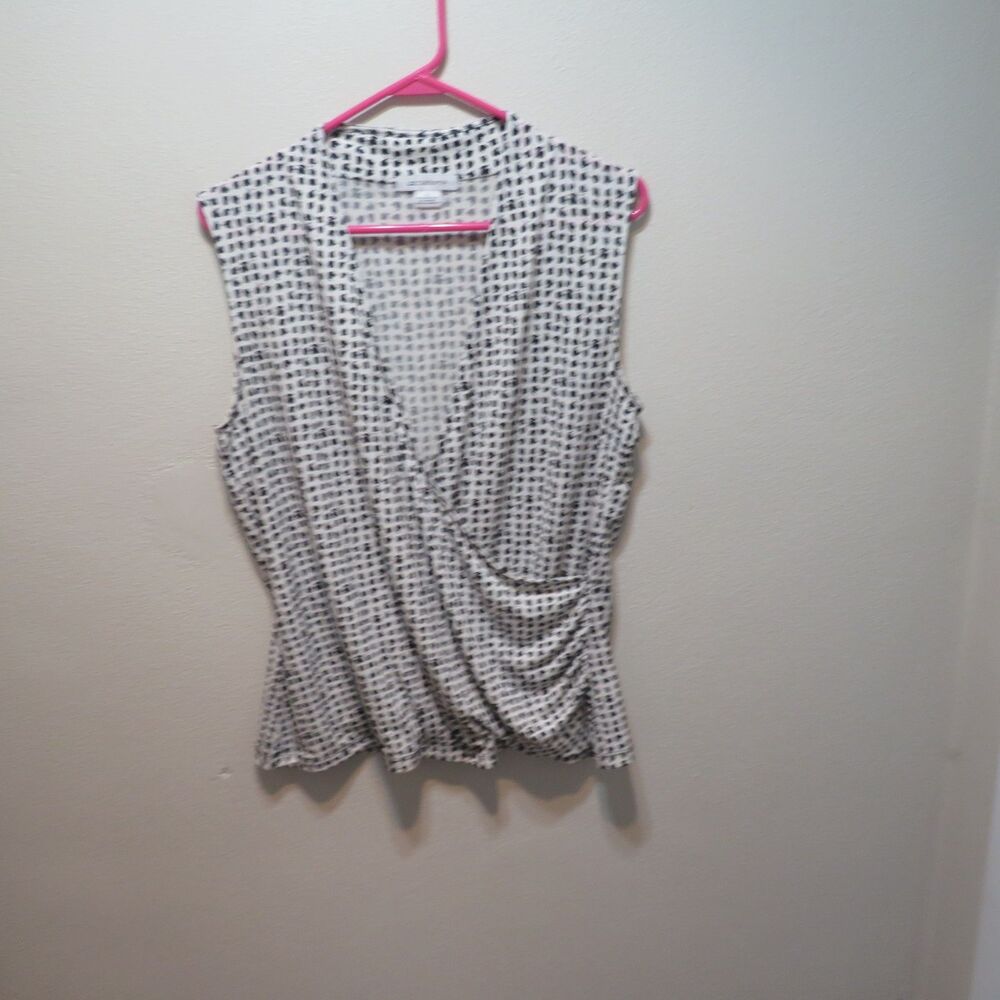 Liz Claiborne Patterned Sleeveless Wrap Ruch Sides Black White Blouse Size L